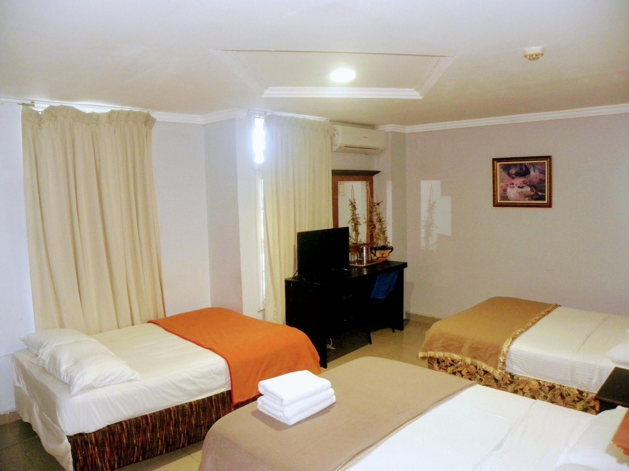 Meryland Hotel Колон Экстерьер фото