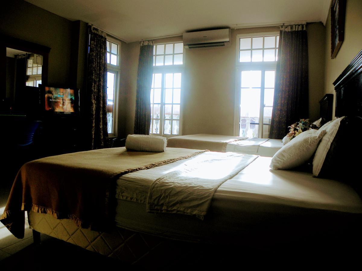 Meryland Hotel Колон Экстерьер фото